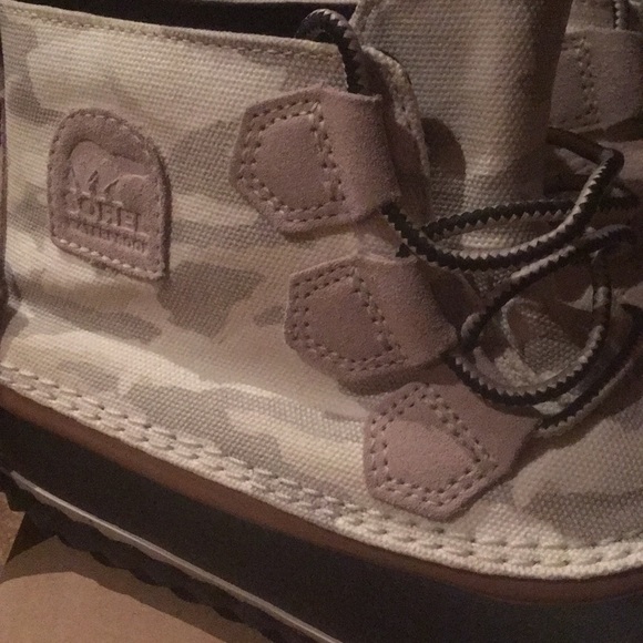 Sorel Out N About Canvas Lace Up Ankle Boots 9 & 8 - Picture 6 of 8